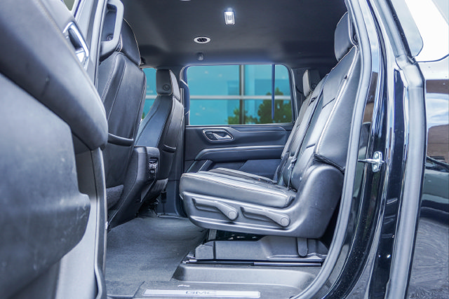 Used 2024 GMC Yukon XL SLT RWD image 19