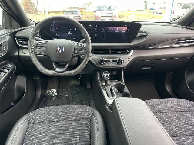 Used 2025 Buick Envista Preferred image 21