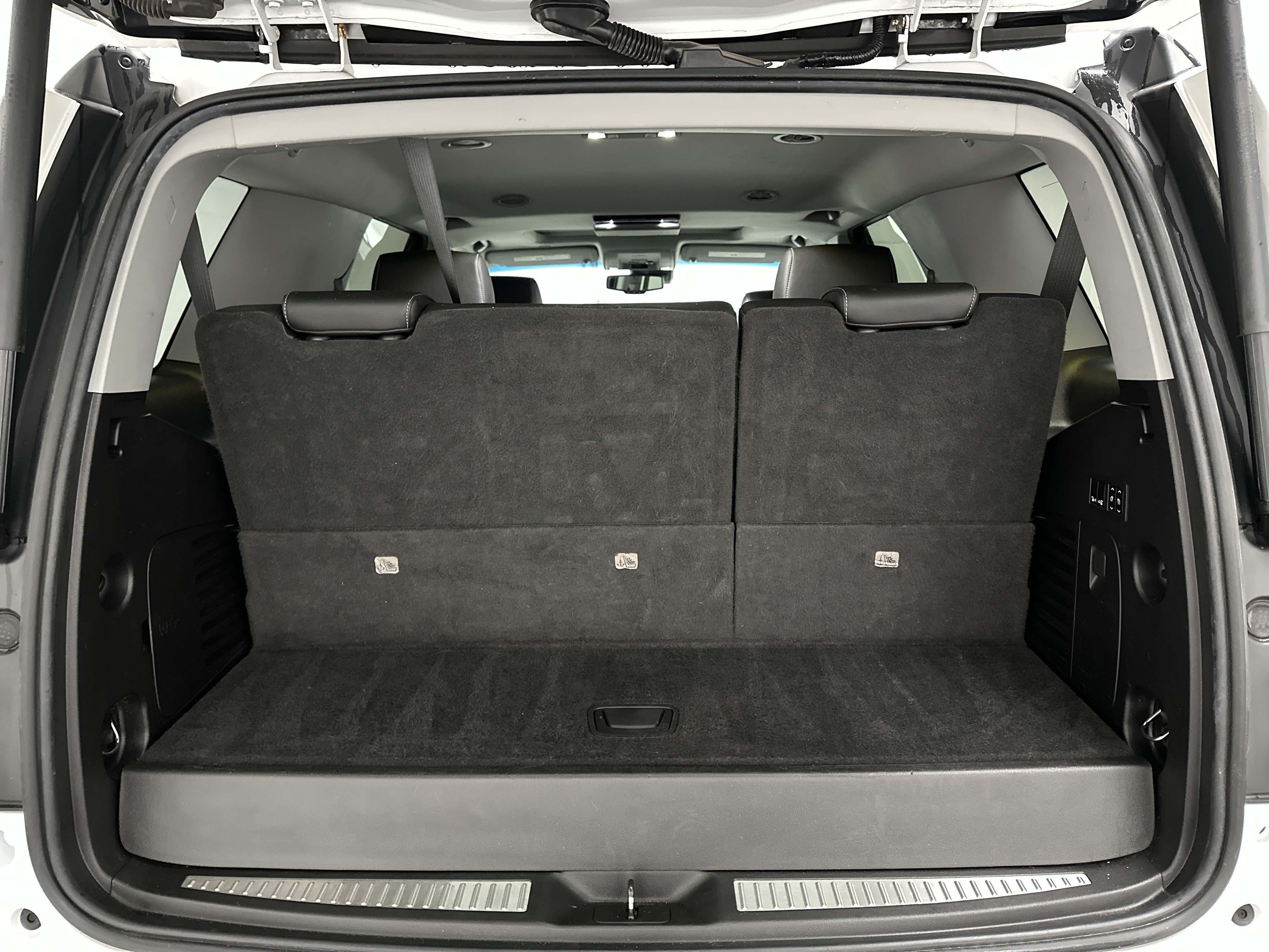 Used 2018 Chevrolet Tahoe LT w/ LT Signature Package AWD/4WD image 16