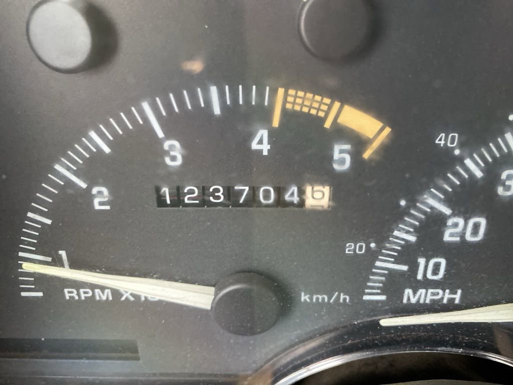 Used 1994 Chevrolet Suburban 2500 image 7