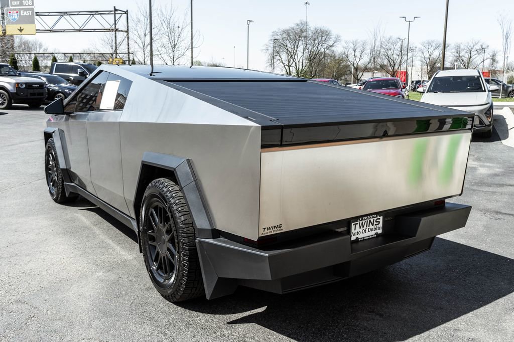 Used 2025 Tesla Cybertruck AWD Crew Cab image 36