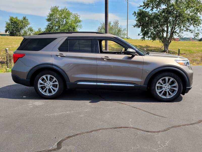 Used 2021 Ford Explorer XLT w/ Equipment Group 202A image 14