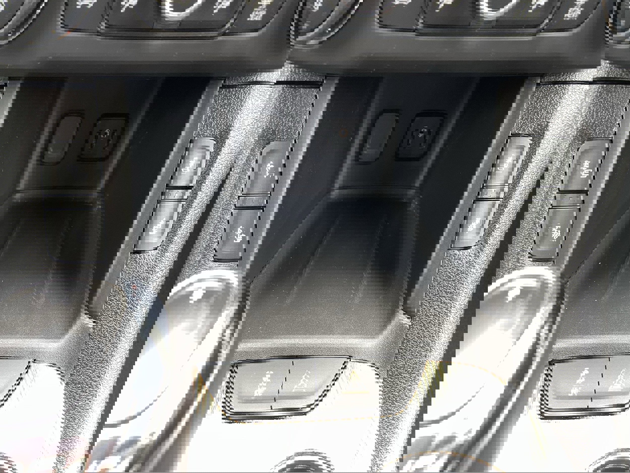 Used 2019 GMC Acadia SLE image 23