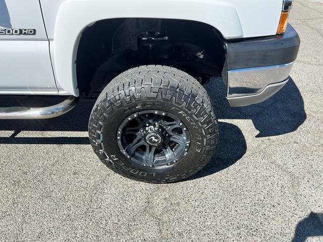 Used 2004 Chevrolet Silverado 2500 LT w/ Skid Plate Package AWD/4WD image 25