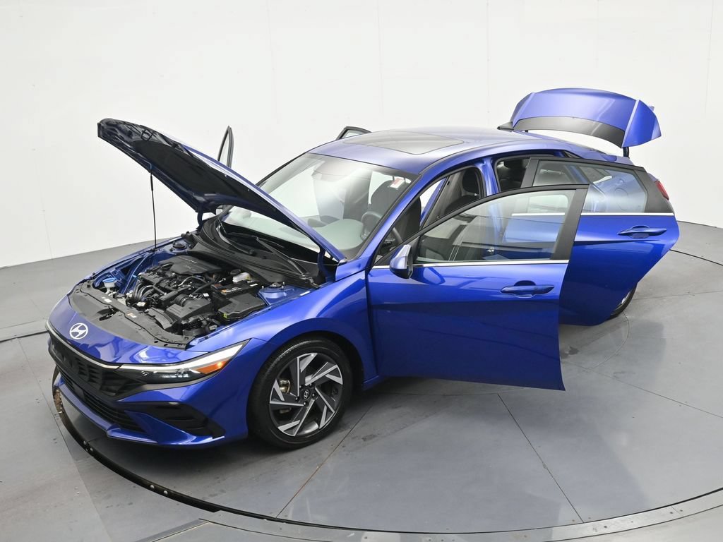 Used 2025 Hyundai Elantra SEL FWD image 38