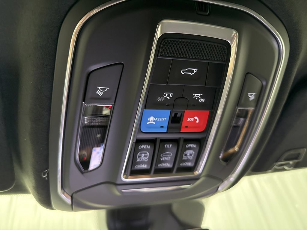 Used 2025 Jeep Grand Cherokee Summit AWD/4WD image 27