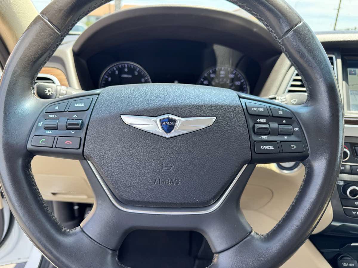 Used 2015 Hyundai Genesis 3.8 RWD image 41