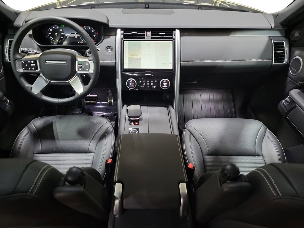 Certified 2024 Land Rover Discovery Dynamic SE image 25