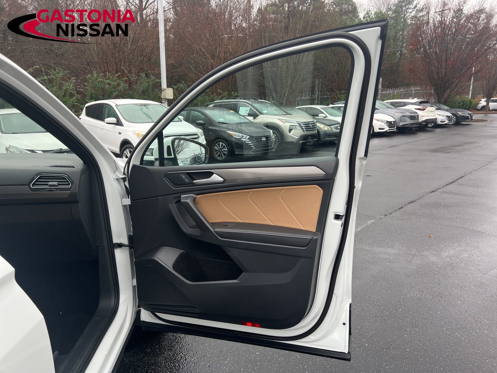 Used 2024 Volkswagen Tiguan SE image 26