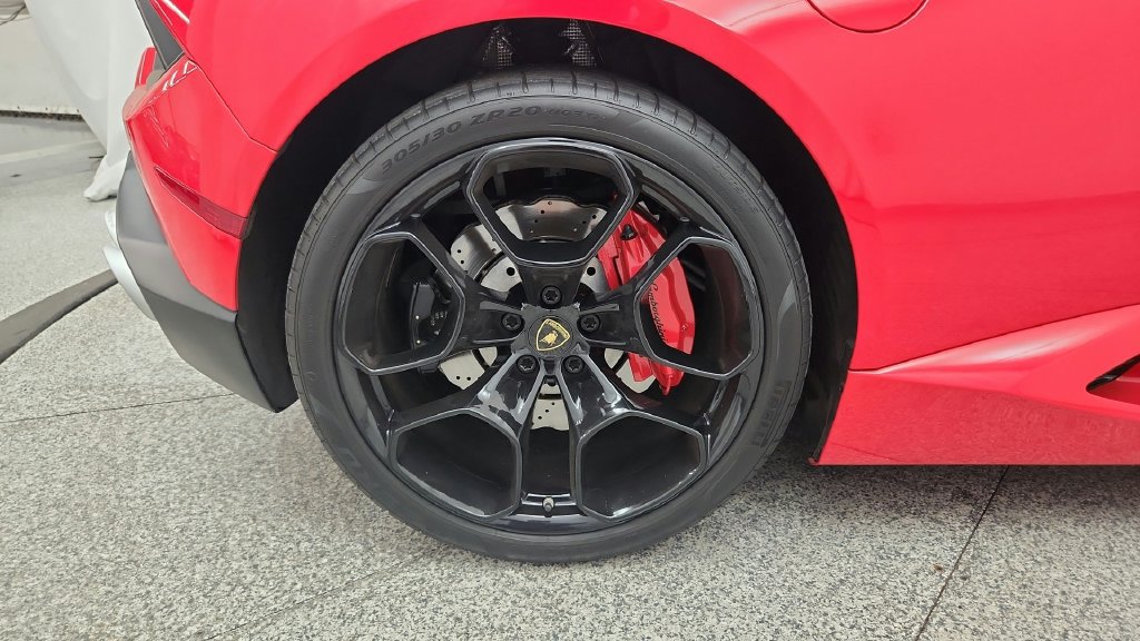 Used 2017 Lamborghini Huracan LP 580-2 RWD image 23