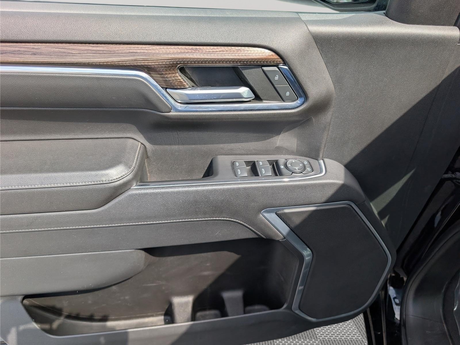 Used 2023 Chevrolet Silverado 1500 LT AWD/4WD image 18