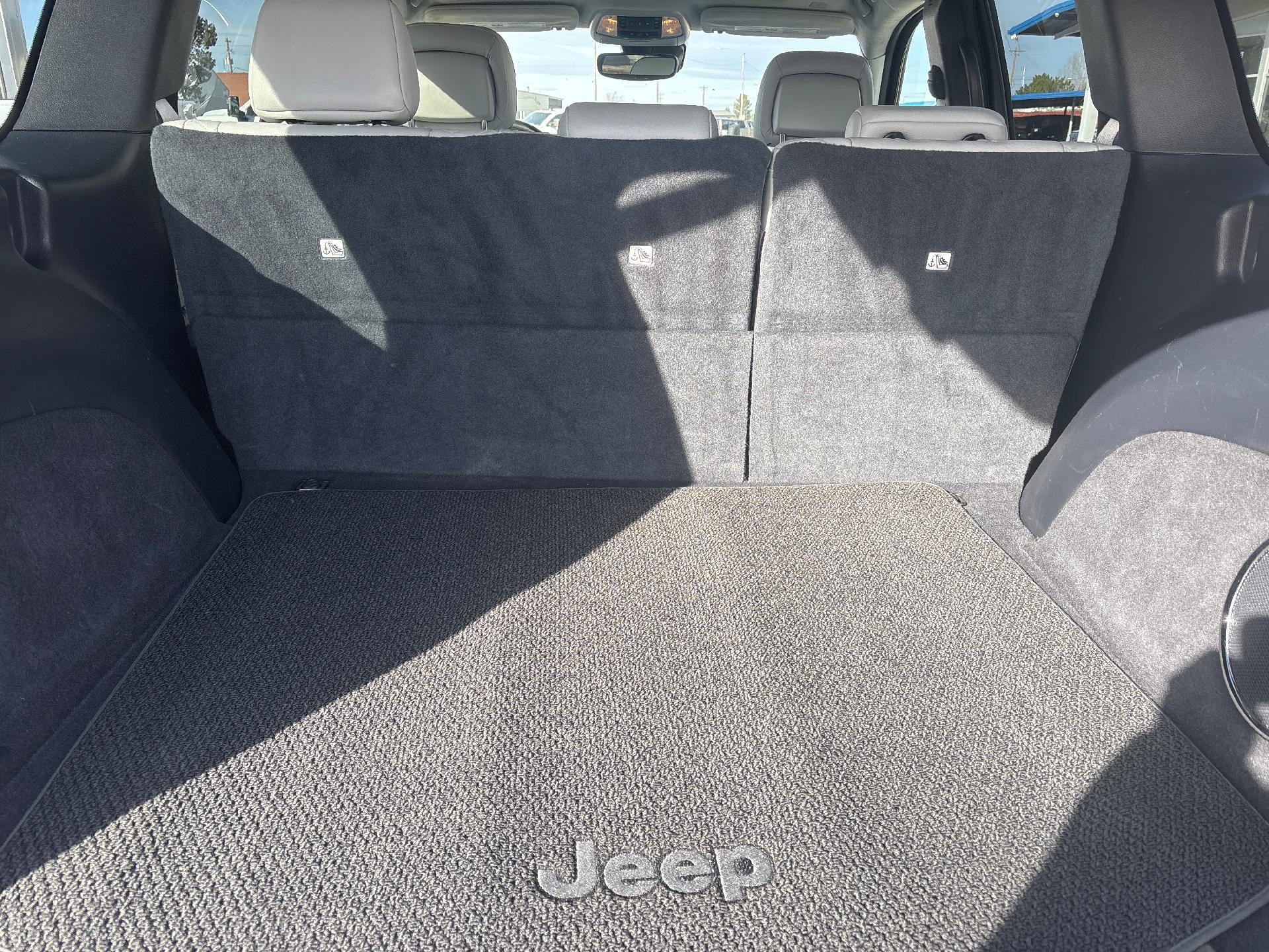 Used 2017 Jeep Grand Cherokee Summit AWD/4WD image 6