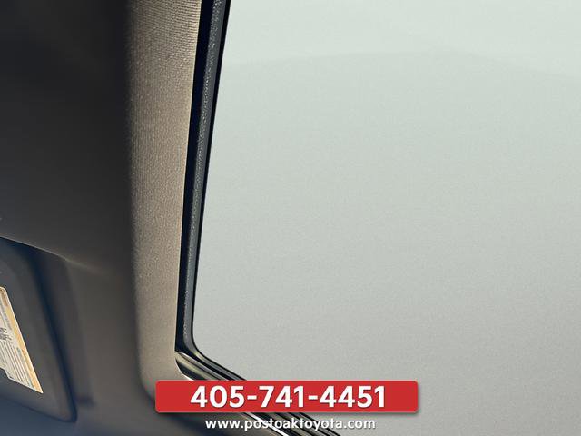 Used 2021 Chevrolet TrailBlazer RS w/ Sun and Liftgate Package AWD/4WD image 28