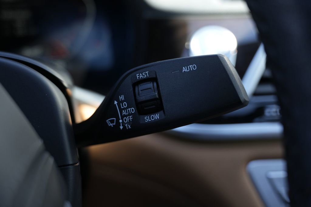 Used 2020 BMW 750i xDrive w/ Cold Weather Package image 60