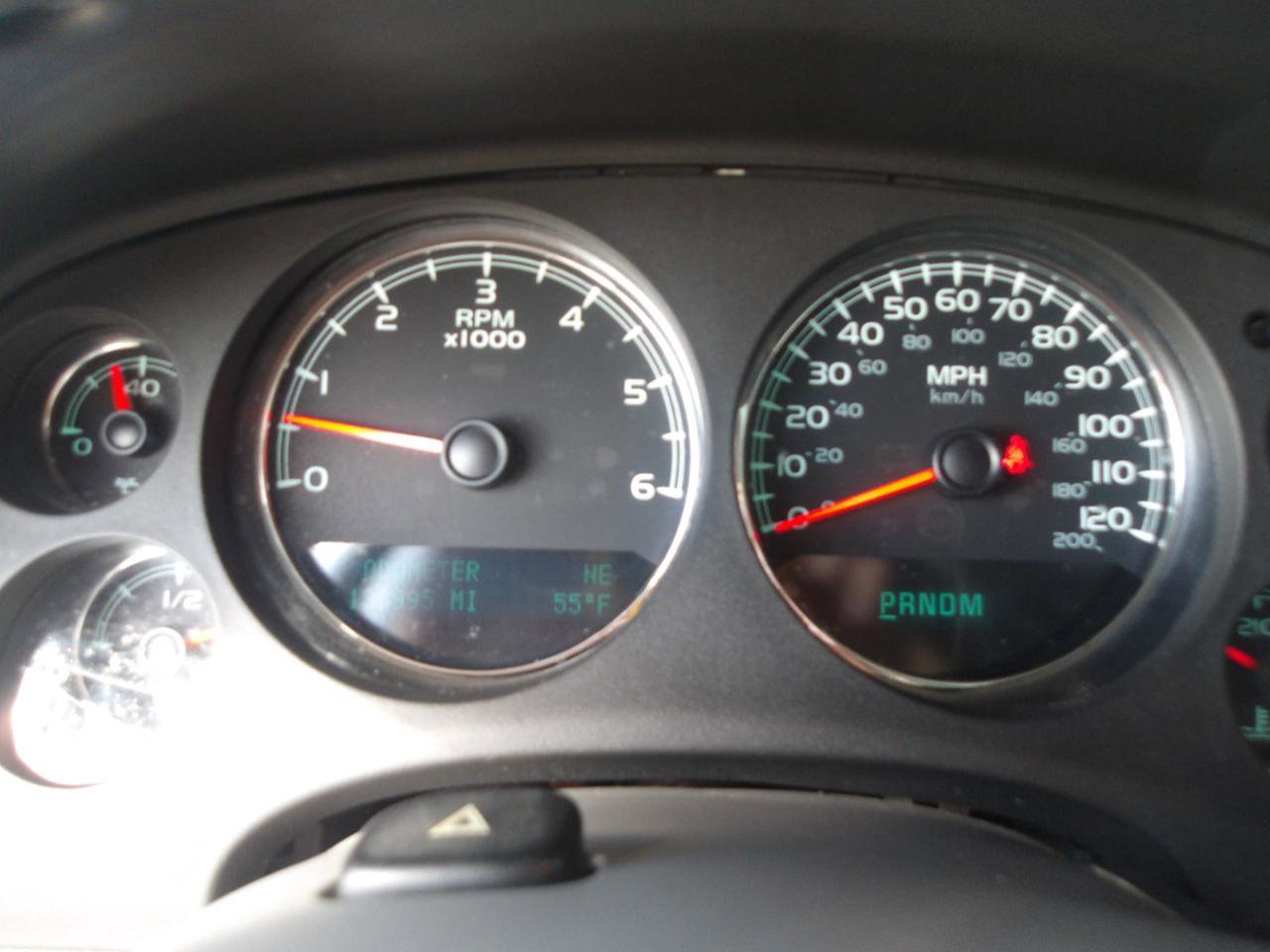 Used 2014 Chevrolet Suburban LT image 21