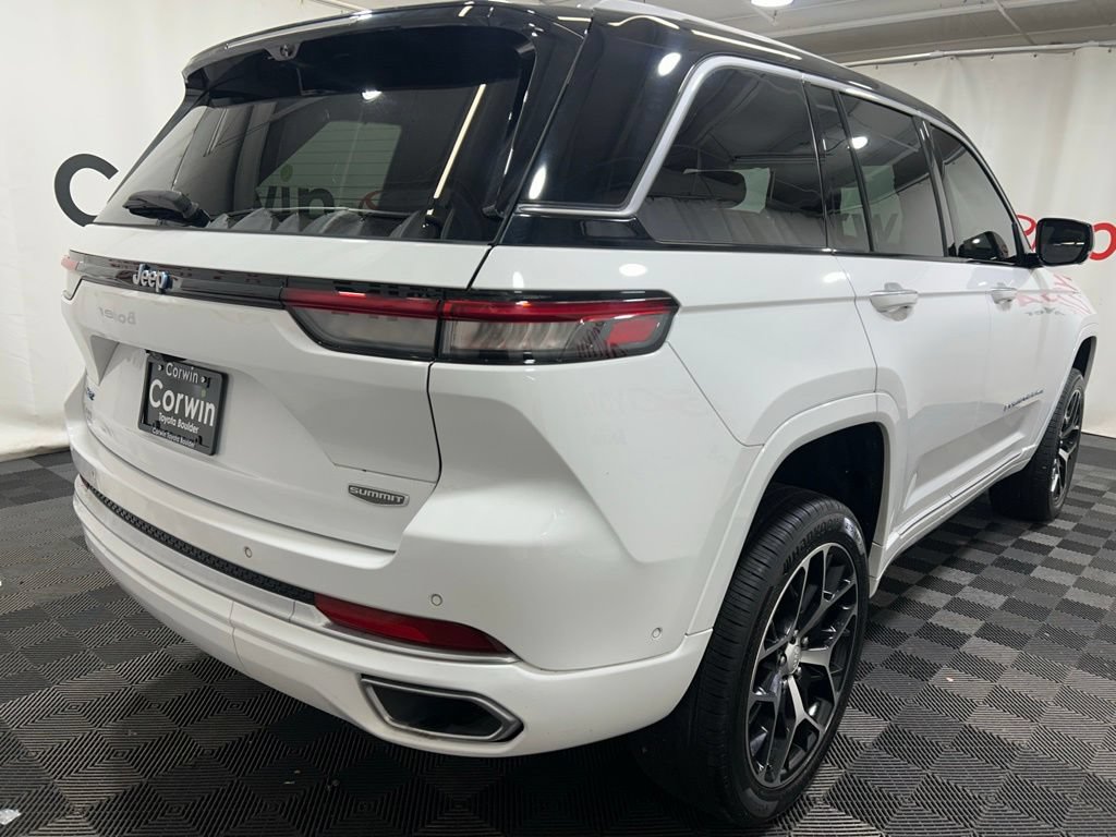 Used 2023 Jeep Grand Cherokee Summit AWD/4WD image 8
