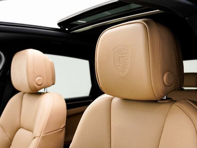 Certified 2025 Porsche Macan image 10
