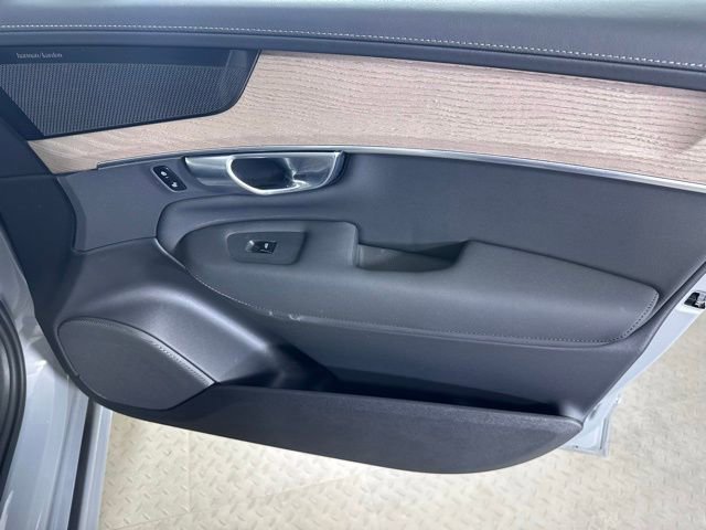 Used 2025 Volvo XC90 T8 Plus w/ Protection Package Premier AWD/4WD image 9