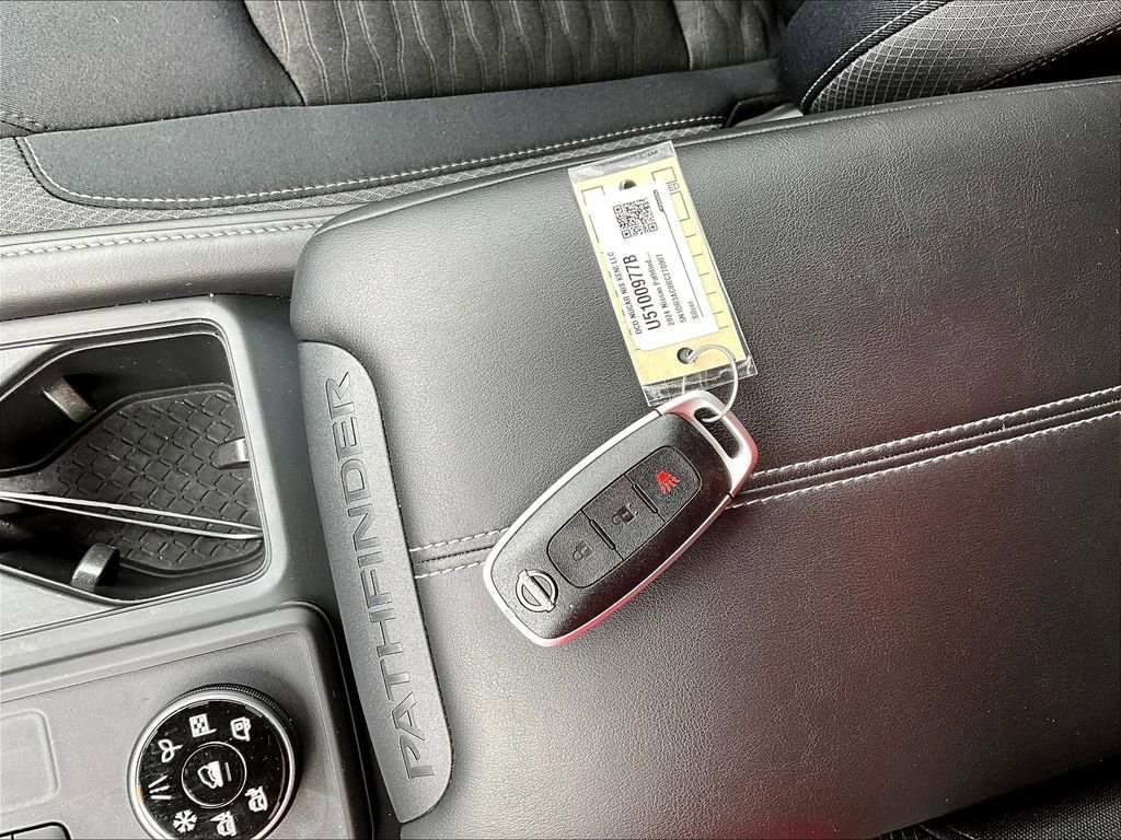 Used 2024 Nissan Pathfinder S AWD/4WD image 29