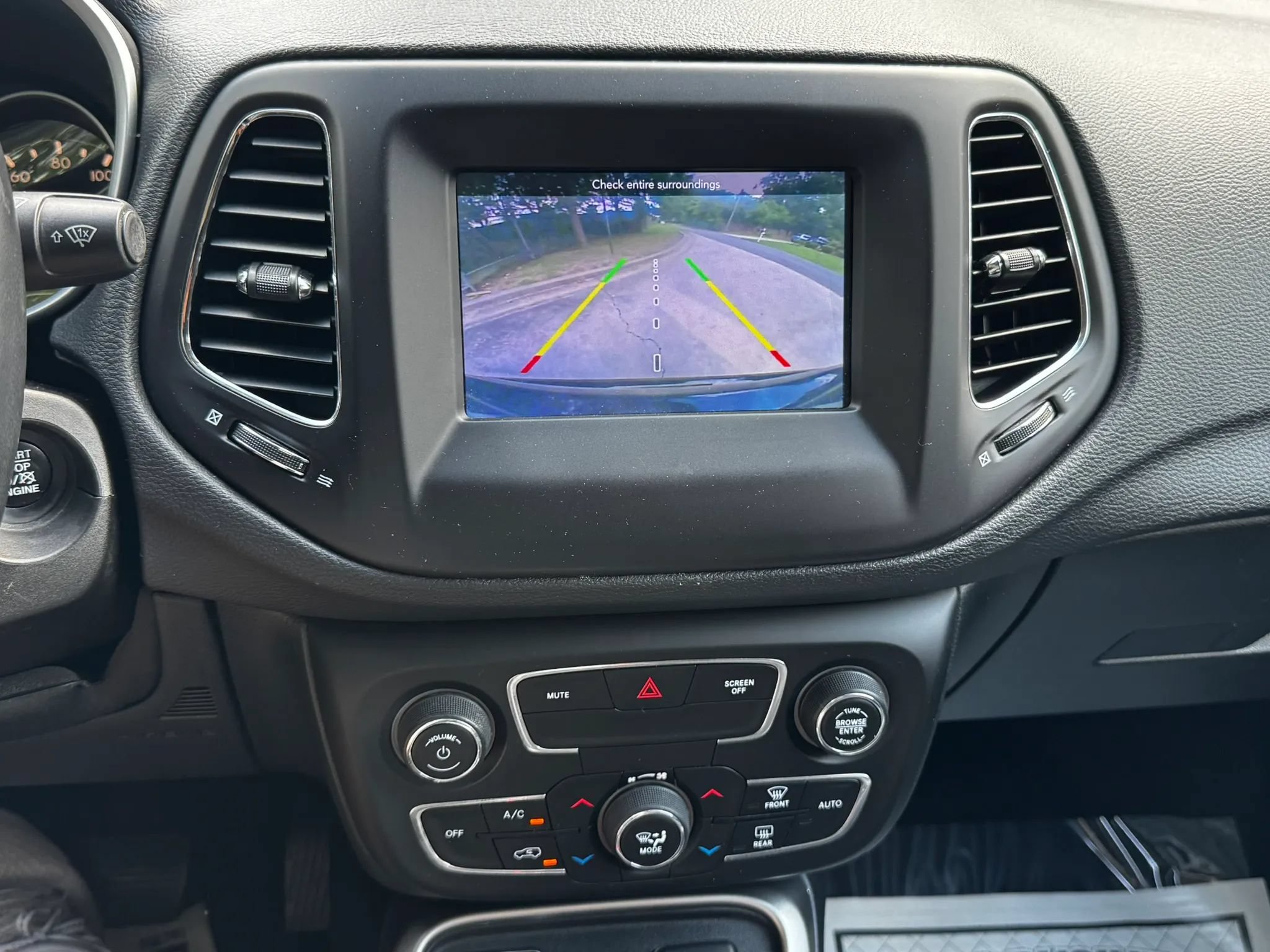 Used 2018 Jeep Compass Latitude w/ Popular Equipment Group FWD image 23