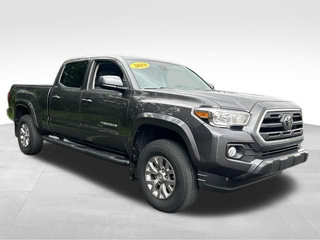 Used 2019 Toyota Tacoma SR5 AWD/4WD image 5