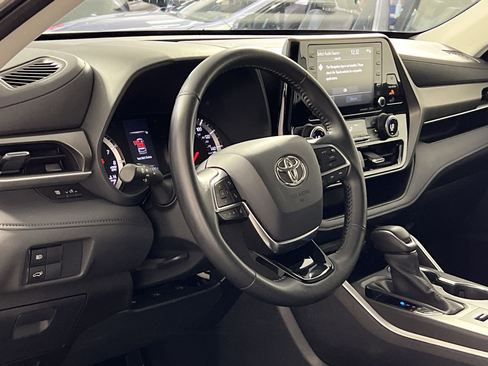 Used 2020 Toyota Highlander LE AWD/4WD image 16