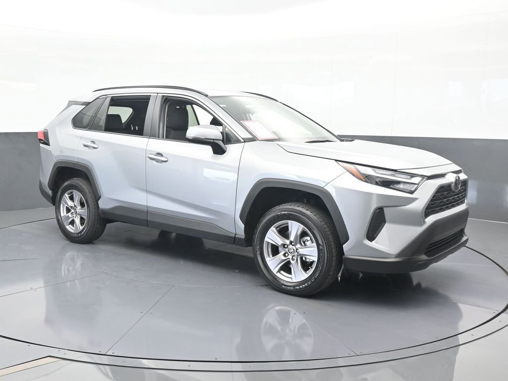Used 2025 Toyota RAV4 XLE image 8