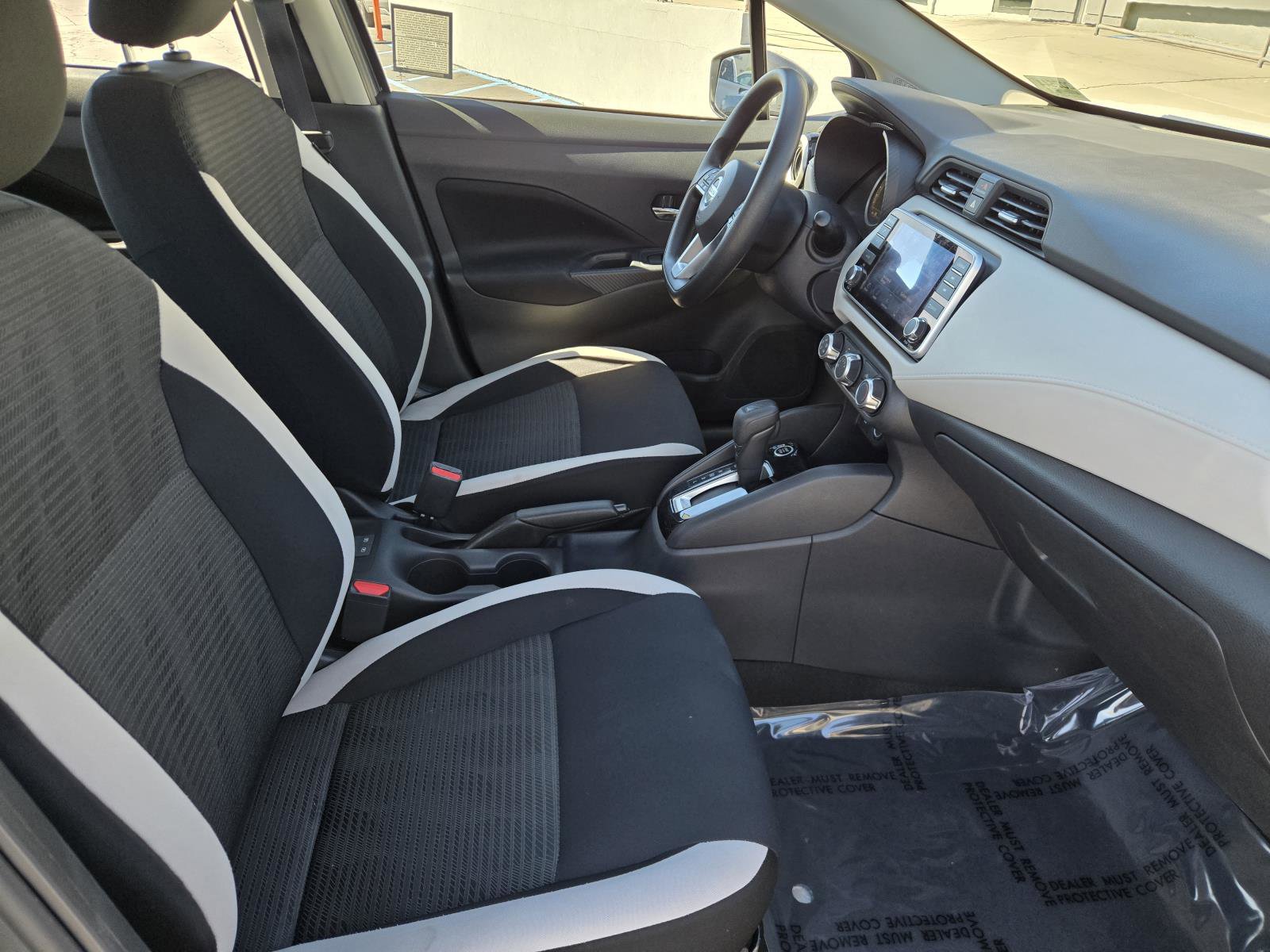 Used 2022 Nissan Versa SV FWD image 32