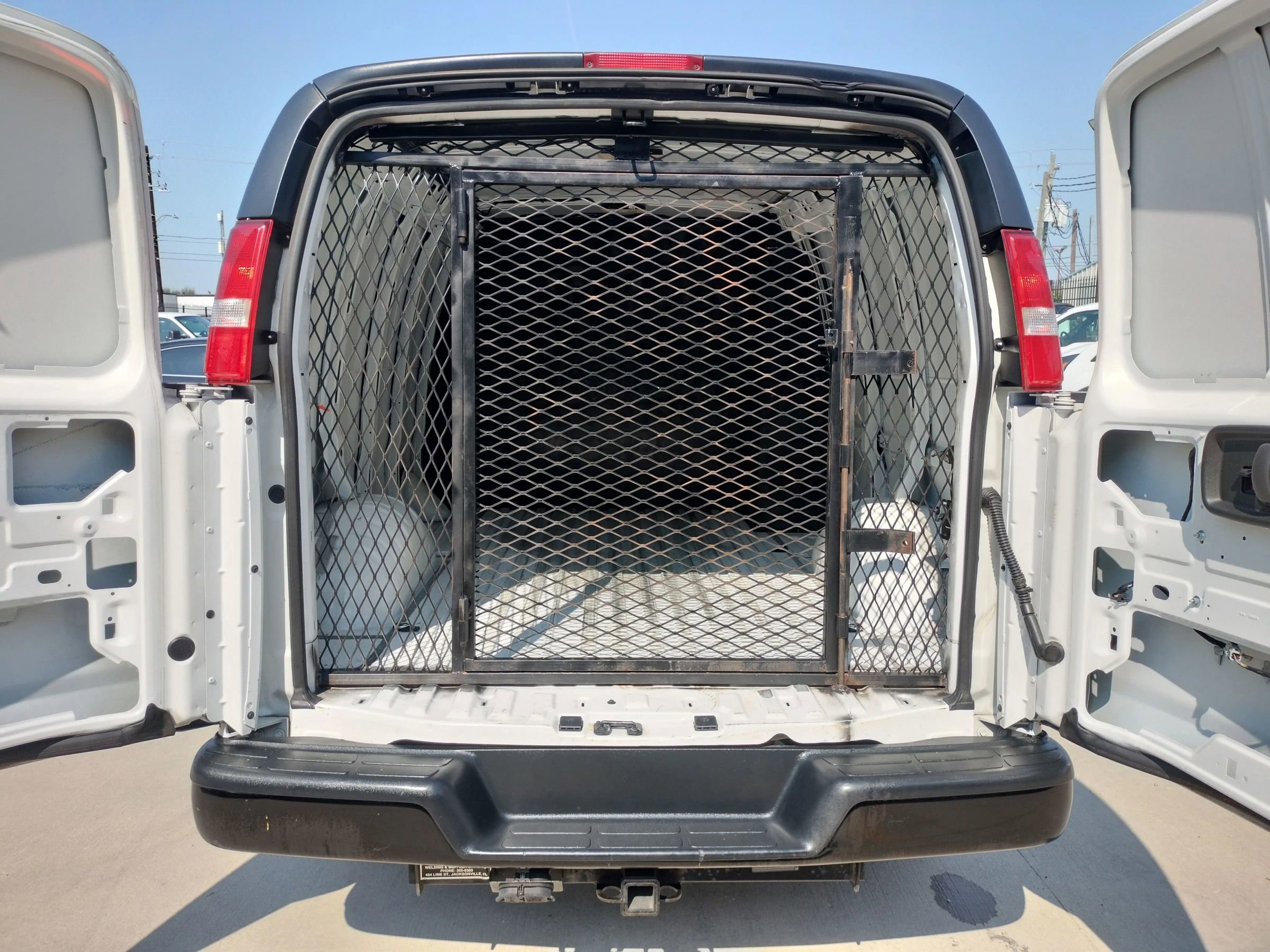 Used 2019 Chevrolet Express 3500 Extended w/ Driver Convenience Package RWD image 8