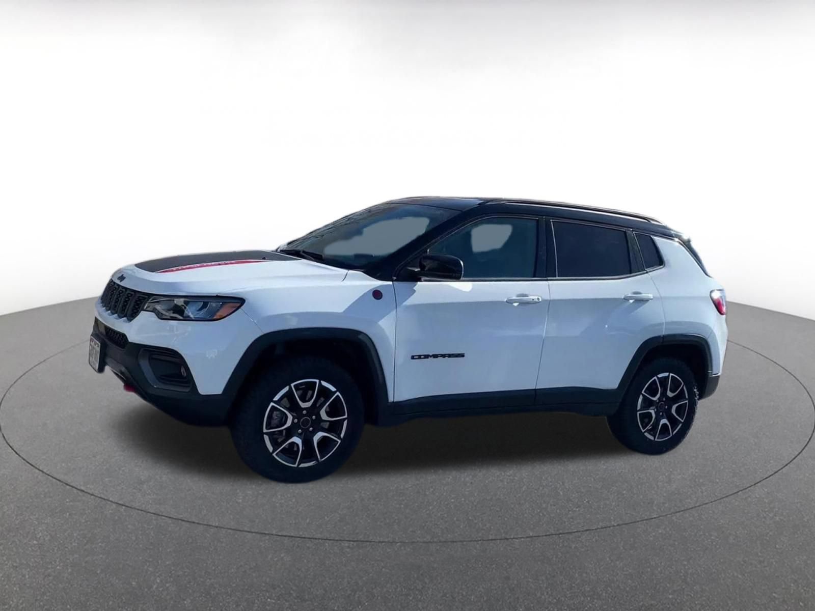 Used 2025 Jeep Compass Trailhawk AWD/4WD image 8