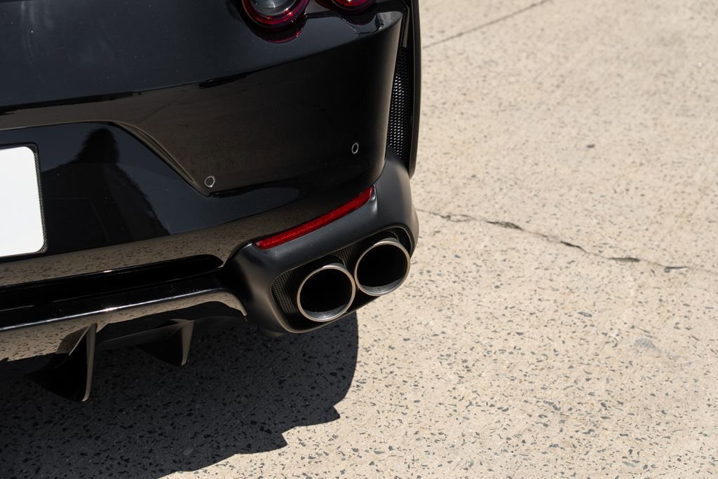 Used 2018 Ferrari 812 Superfast RWD image 16