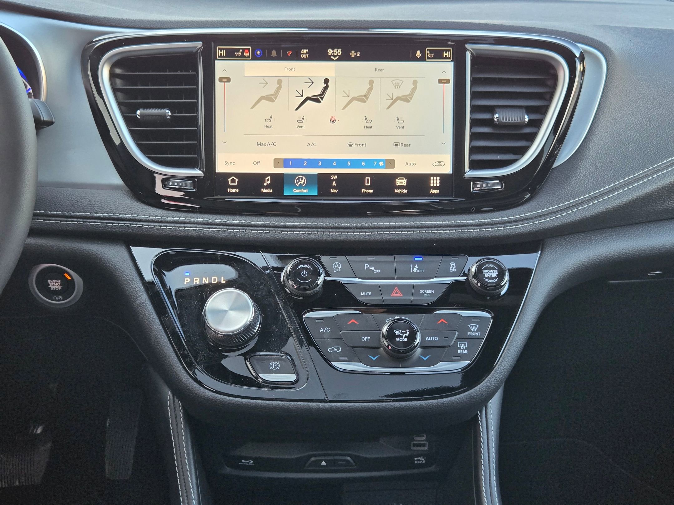 New 2026 Chrysler Pacifica Limited w/ Uconnect Theater Family Group image 14