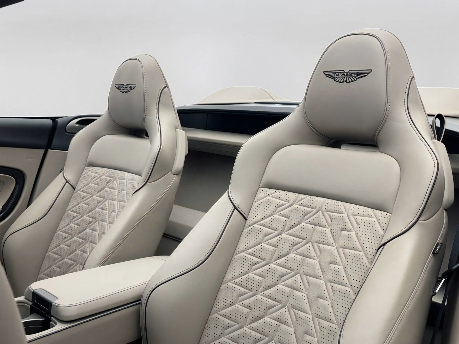 New 2026 Aston Martin Vanquish Convertible RWD image 4