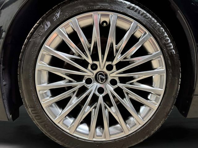 Used 2024 Lexus LS 500 AWD w/ Interior Upgrade Package image 37