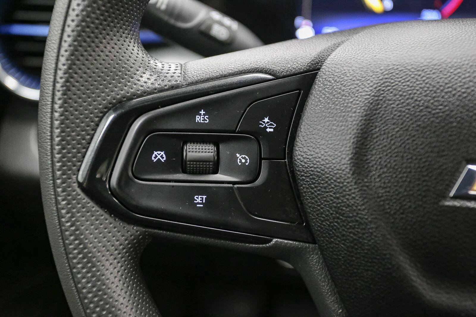 Used 2025 Chevrolet Trax LT FWD image 33