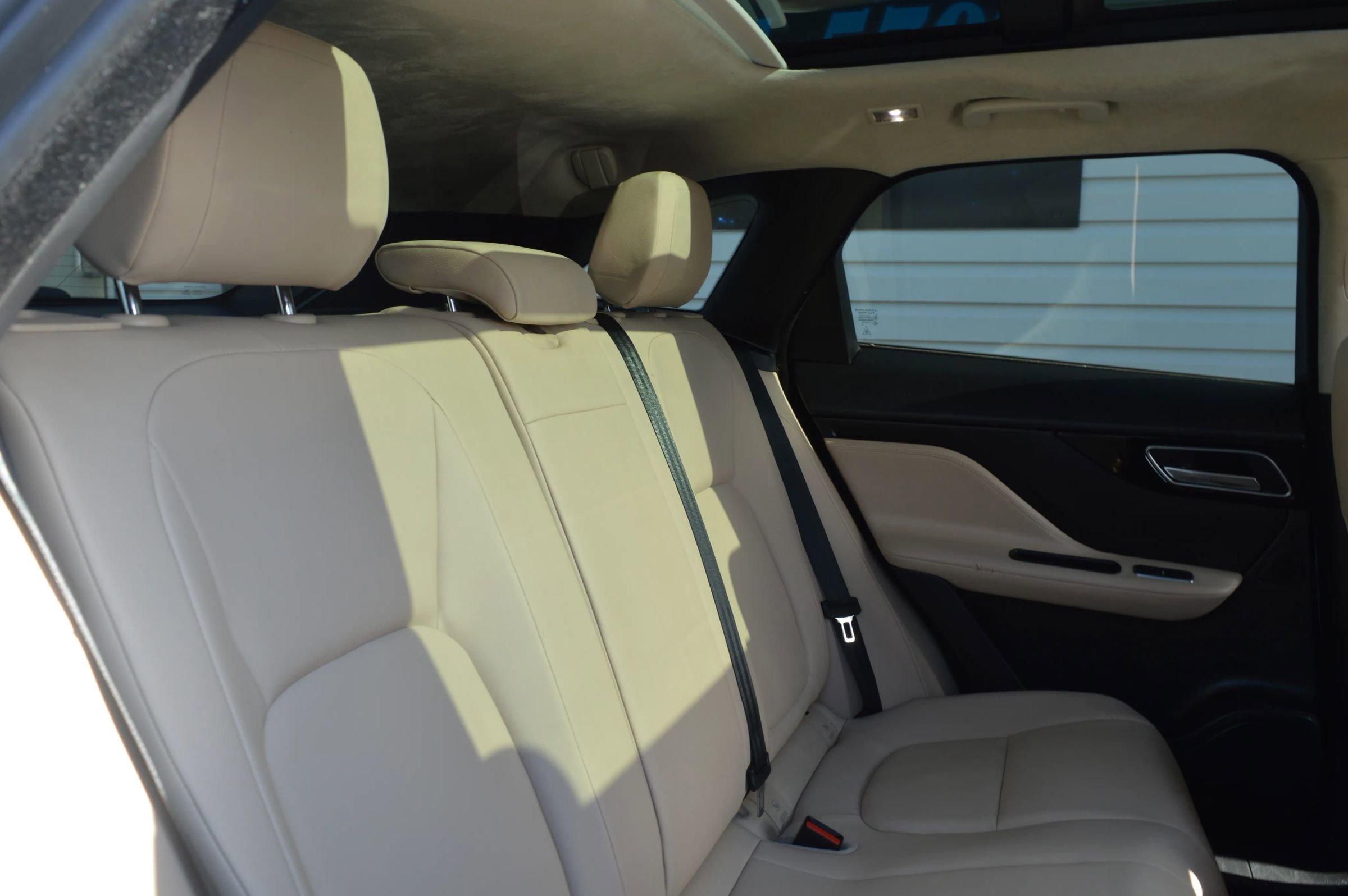 Used 2020 Jaguar F-PACE Premium image 24