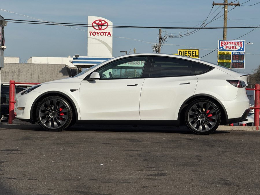 Used 2022 Tesla Model Y Performance image 8