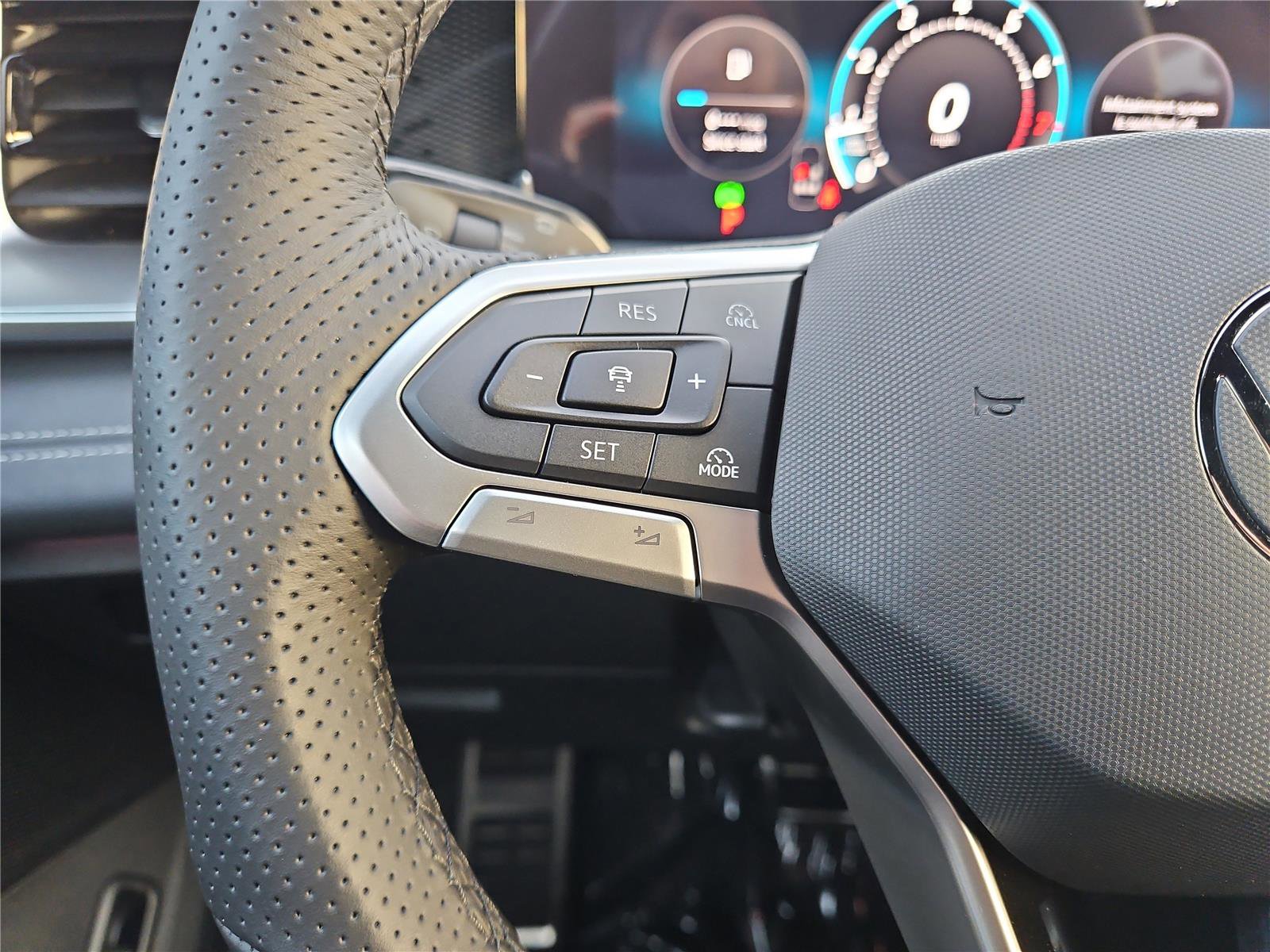 New 2026 Volkswagen Tiguan SE R-Line image 15