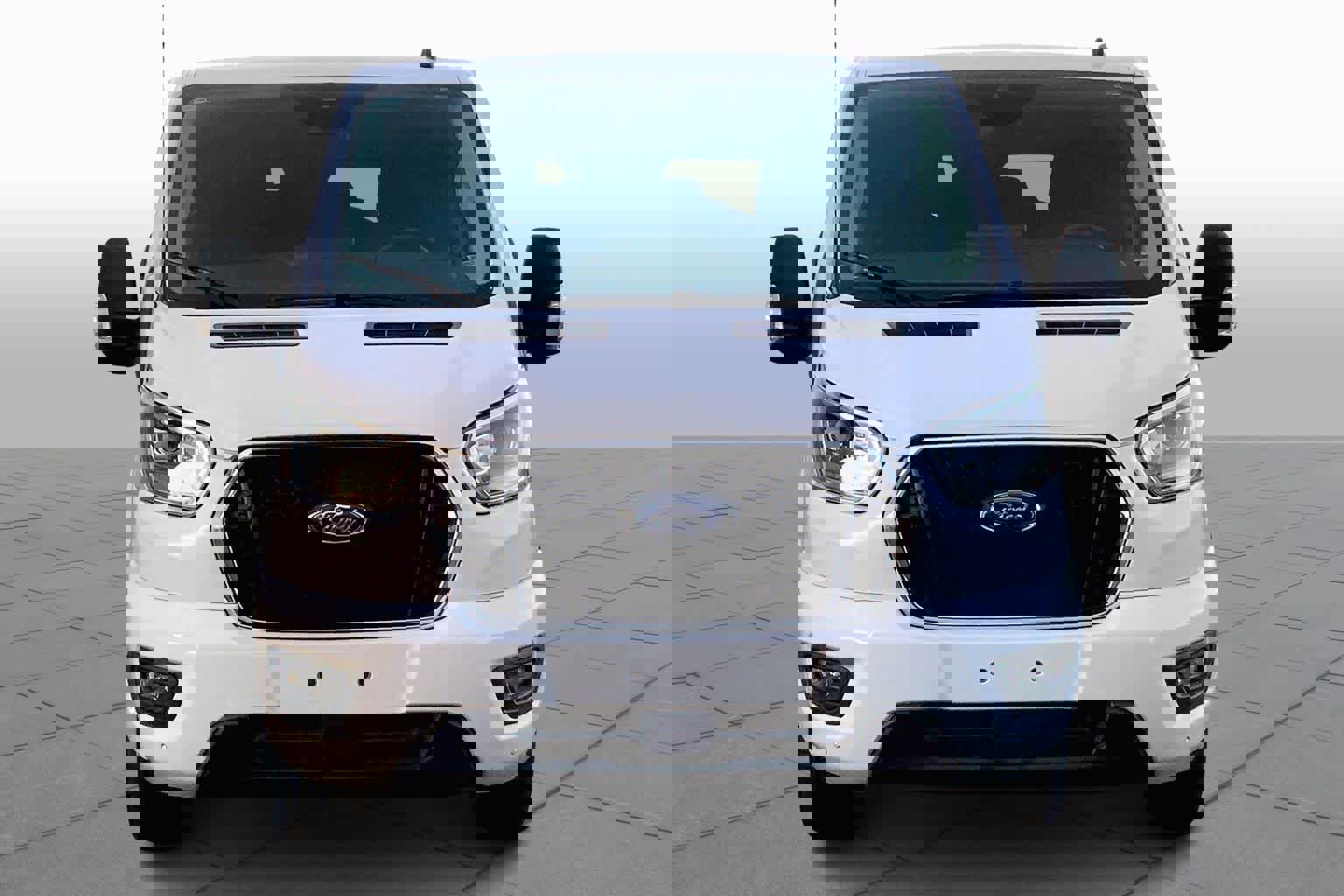 Used 2023 Ford Transit 350 XLT image 5