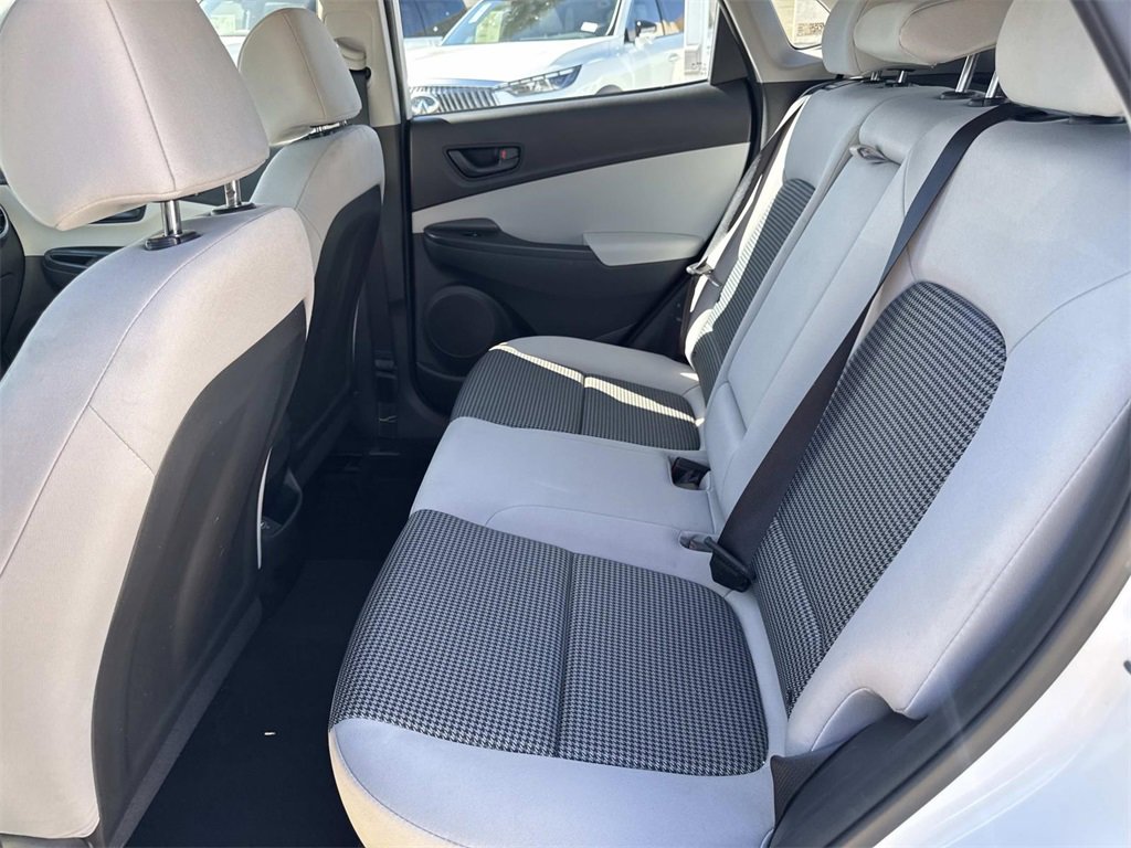 Used 2023 Hyundai Kona SE image 12
