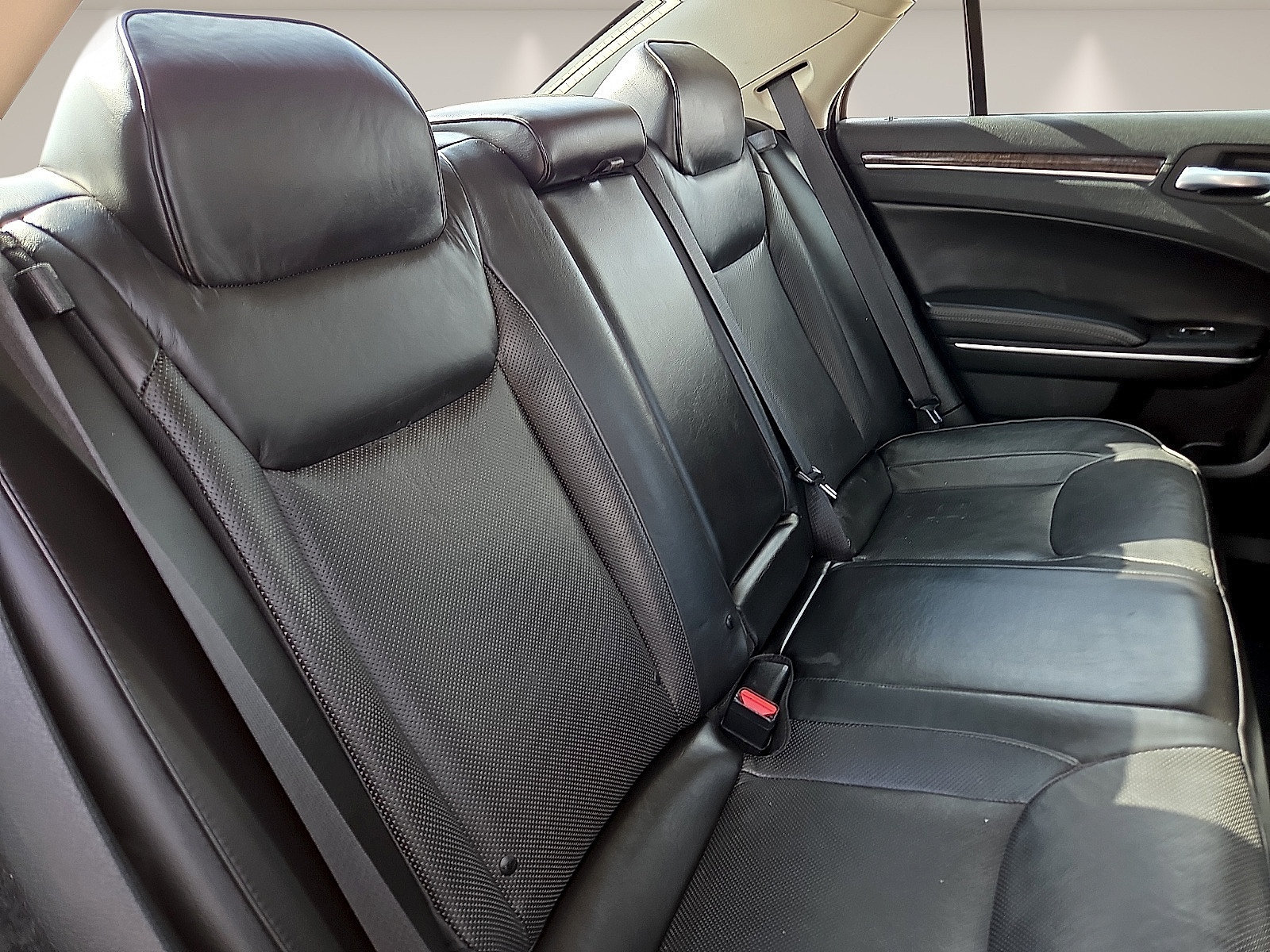 Used 2022 Chrysler 300 Touring L w/ Comfort Group RWD image 9