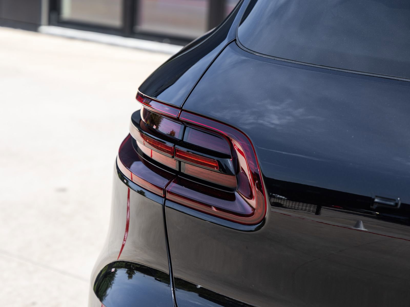 Certified 2017 Porsche Macan Turbo AWD/4WD image 15