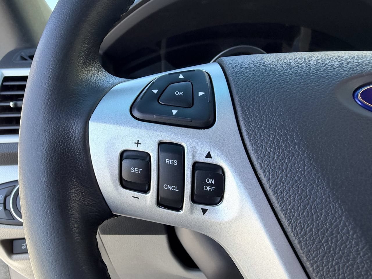 Used 2015 Ford Explorer XLT w/ Equipment Group 202A FWD image 21