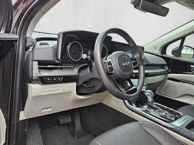Used 2024 Kia Carnival EX FWD image 10