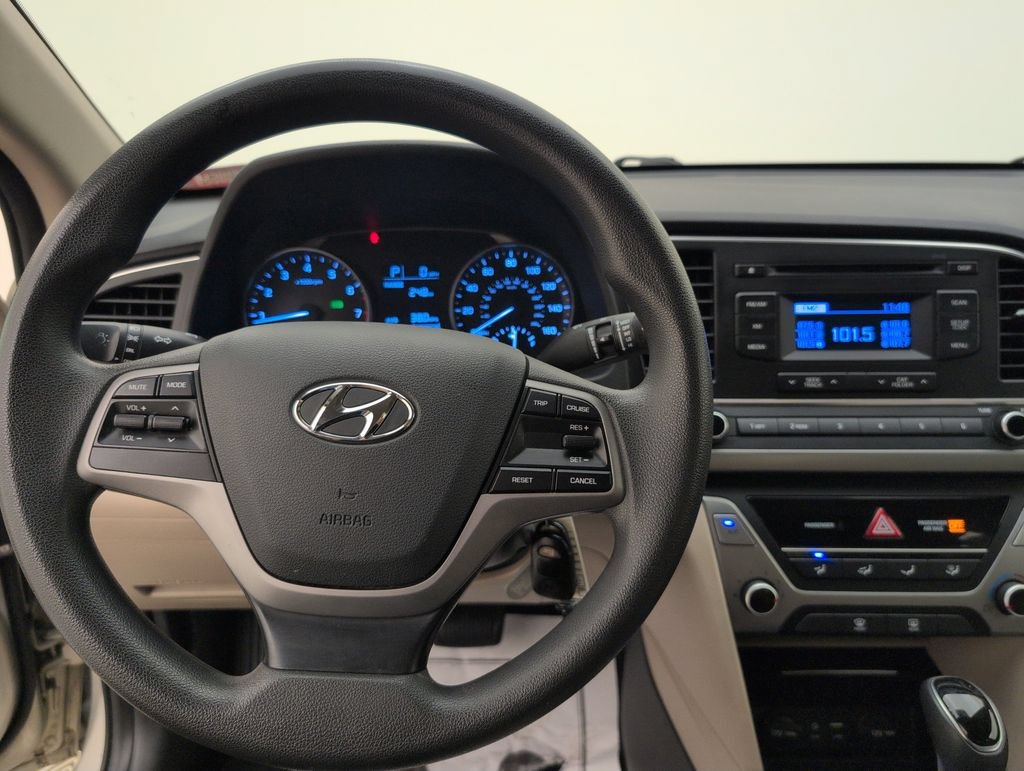 Used 2017 Hyundai Elantra SE FWD image 19