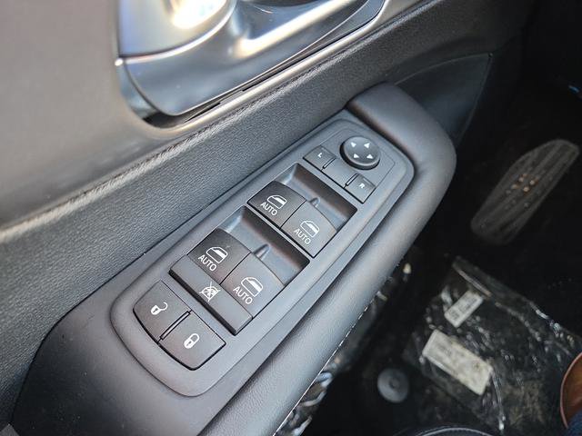 New 2026 Chrysler Pacifica Select w/ S Appearance Package image 28