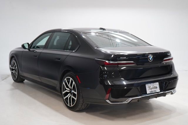 Used 2025 BMW 740i xDrive image 5