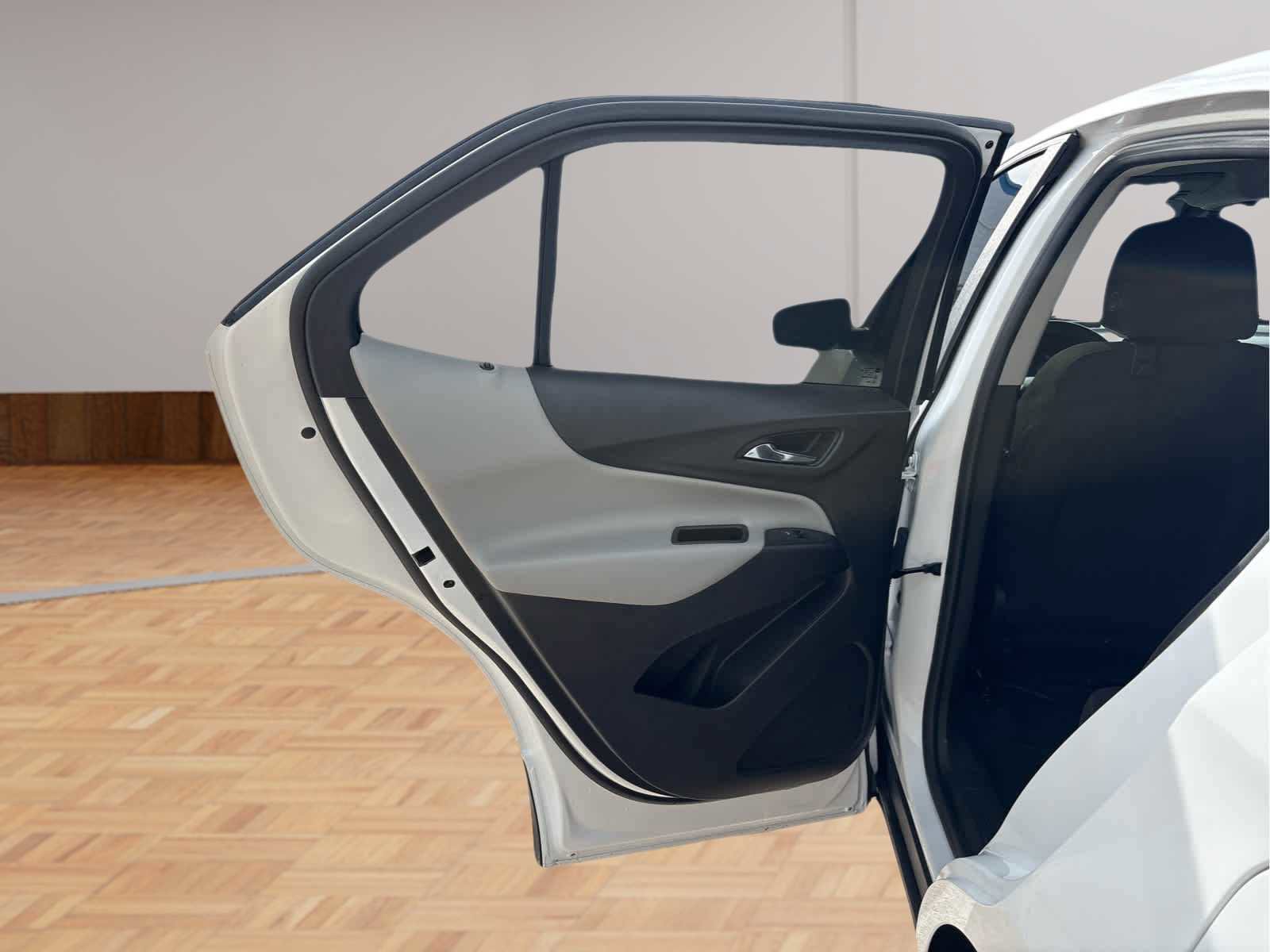 Used 2024 Chevrolet Equinox LS w/ LS Convenience Package image 11