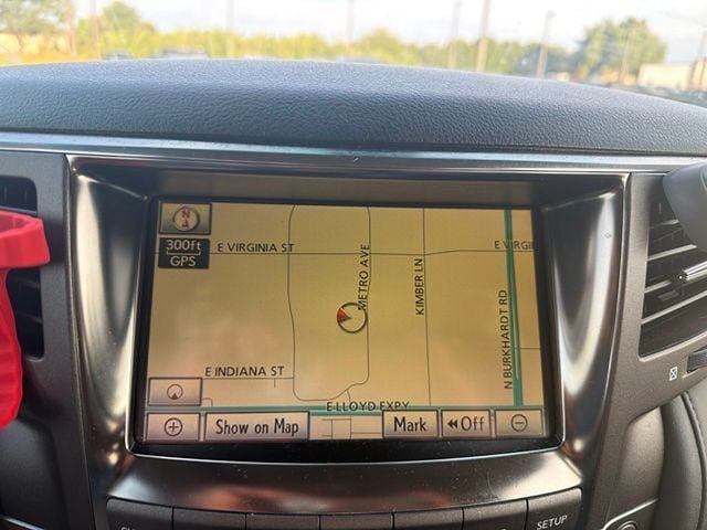 Used 2010 Lexus LX 570 4WD w/ Preferred Accessory Package image 18
