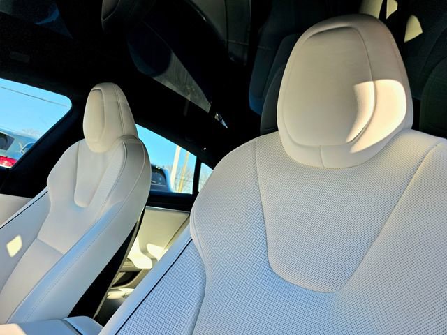Used 2022 Tesla Model S Plaid image 18